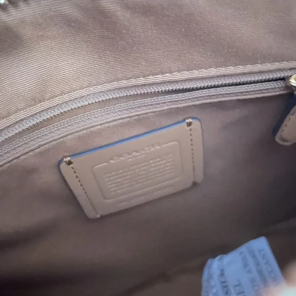 Coach Purse 👜 - Picture 4 of 6